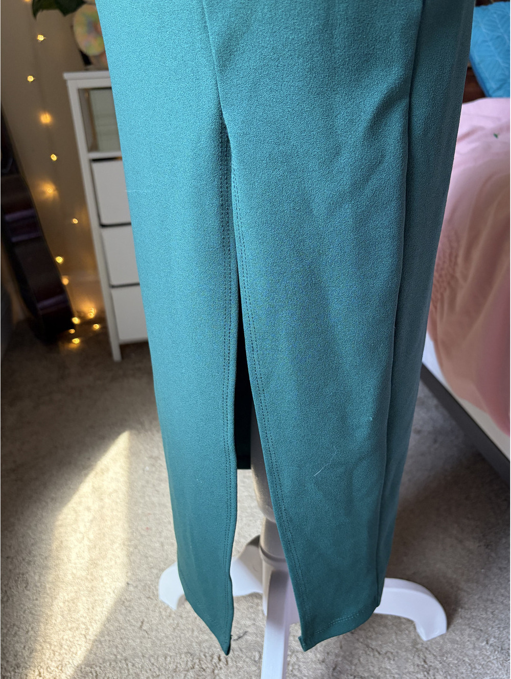 This gorgeous emerald green midi cocktail dress from Windsor - Picture 3 of 6